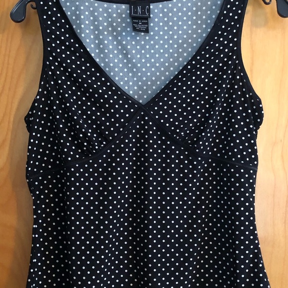 V-neck sleeveless lightweight top. MAKE AN OFFER! - Picture 1 of 1